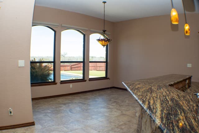 4-bedroom rental at 201 Abrego Lake in Floresville, TX — photo 4