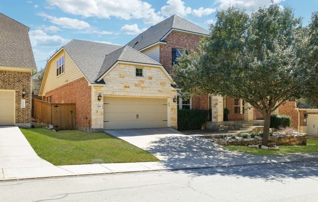 5-bedroom rental at 1002 Gazania Hill in San Antonio, TX — photo 1
