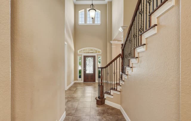 5-bedroom rental at 1002 Gazania Hill in San Antonio, TX — photo 4