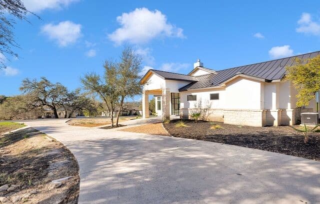 4-bedroom rental at 109 Upper River Place in Spring Branch, TX — photo 5