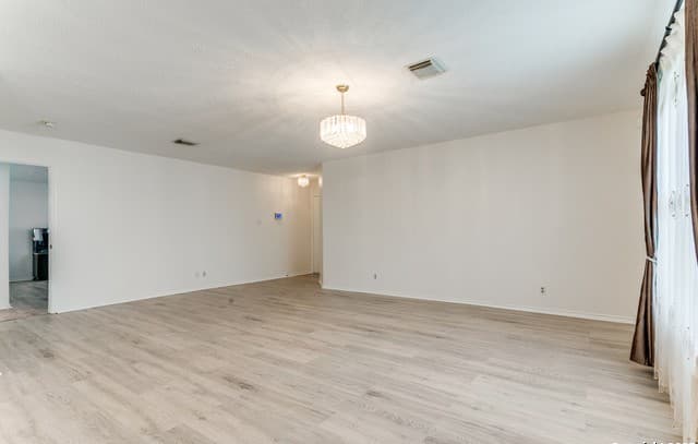 3-bedroom rental at 13502 Hickory Tavern in San Antonio, TX — photo 4