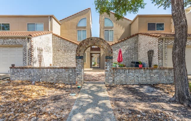 2-bedroom rental at 201 W Craig Unit APT N in San Antonio, TX — photo 1