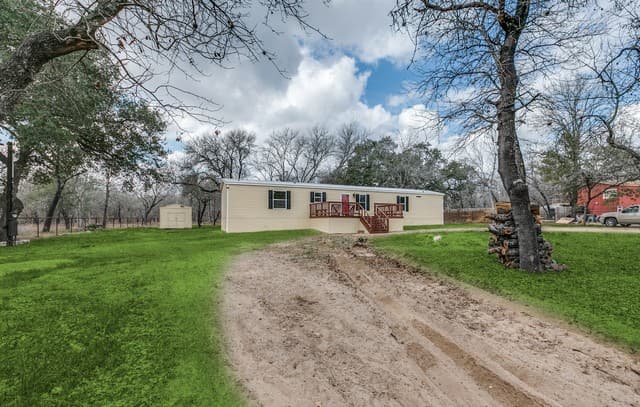 3-bedroom rental at 23403 Hickory Pass in San Antonio, TX — photo 3