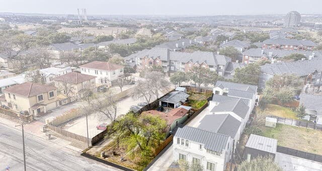 3-bedroom rental at 363 Everest in San Antonio, TX — photo 2