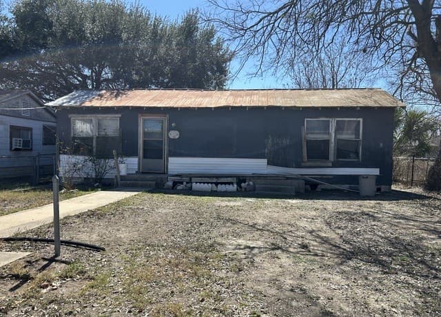 2-bedroom rental at 266 Lorita in San Antonio, TX — photo 2