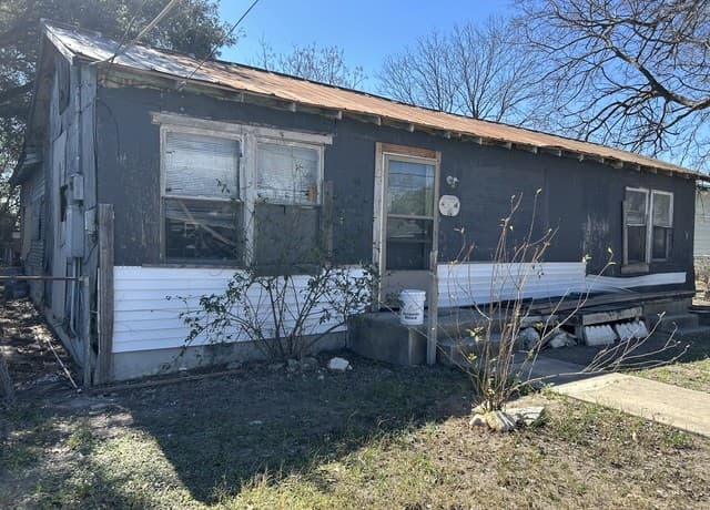 2-bedroom rental at 266 Lorita in San Antonio, TX — photo 3