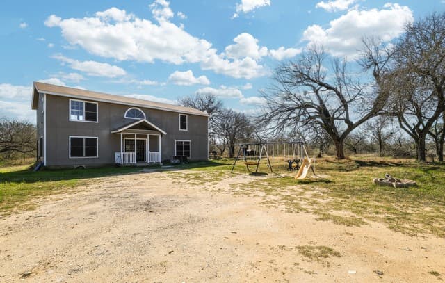4-bedroom rental at 17896 Pleasanton Rd in San Antonio, TX — photo 2