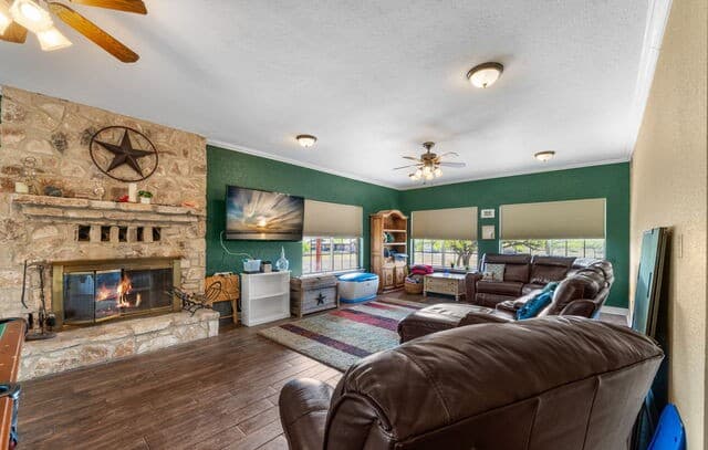 3-bedroom rental at 360 Pr 4619 in Castroville, TX — photo 5