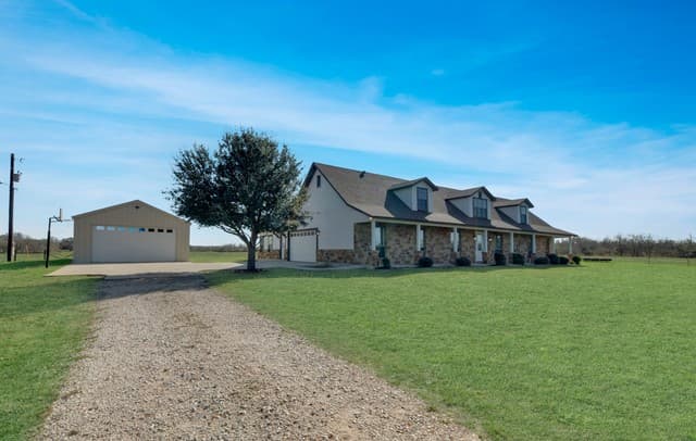 Home for sale at 3255 Fm 539 in La Vernia, TX — photo 4