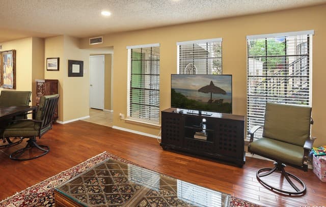 3-bedroom rental at 7711 Callaghan Unit 802 in San Antonio, TX — photo 2