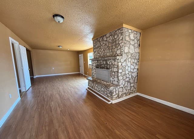 3-bedroom rental at 120 N Plum in Pearsall, TX — photo 2