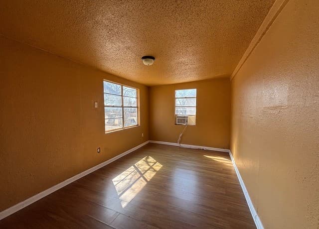 3-bedroom rental at 120 N Plum in Pearsall, TX — photo 3