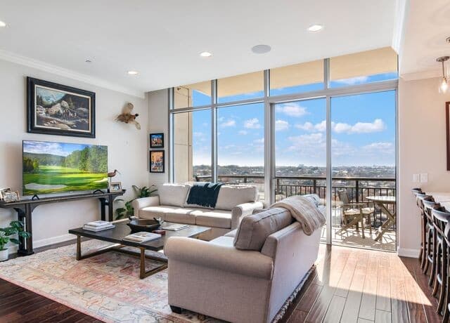 1-bedroom rental at 4242 Broadway Street Unit 802 in San Antonio, TX — photo 3