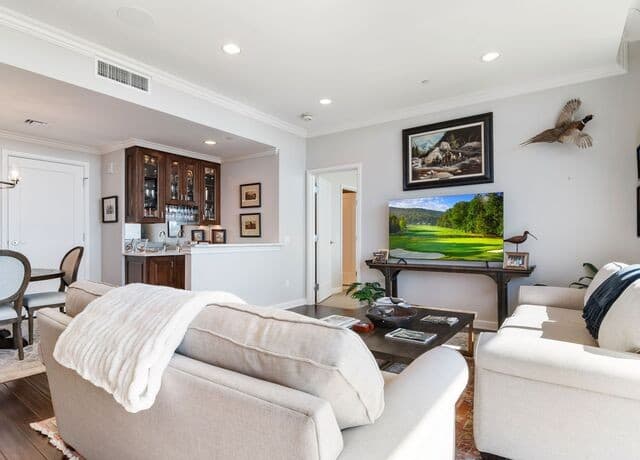 1-bedroom rental at 4242 Broadway Street Unit 802 in San Antonio, TX — photo 4