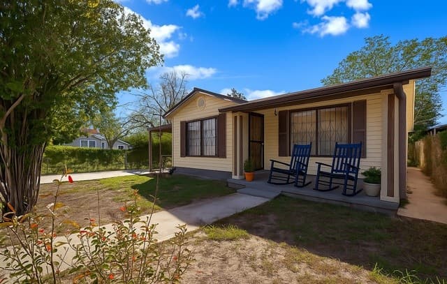 3-bedroom rental at 254 Bank in San Antonio, TX — photo 2