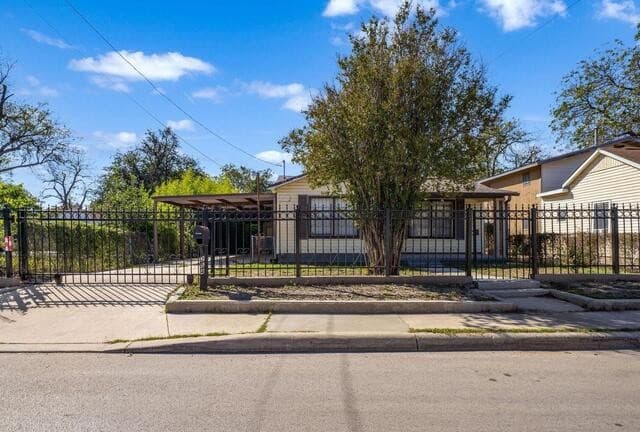 3-bedroom rental at 254 Bank in San Antonio, TX — photo 3