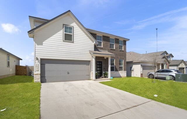 4-bedroom rental at 16523 Rosemary Rdg in Elmendorf, TX — photo 2