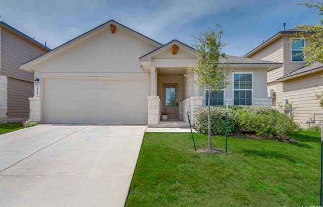 4-bedroom rental at 9811 Kalm Brome in San Antonio, TX — photo 1