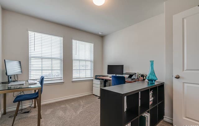 4-bedroom rental at 9811 Kalm Brome in San Antonio, TX — photo 5