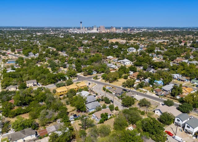 rental at 126 Vine St in San Antonio, TX — photo 3