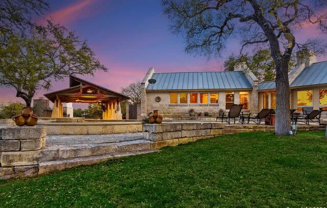 4-bedroom rental at 222 State Highway 46 E in Boerne, TX — photo 4