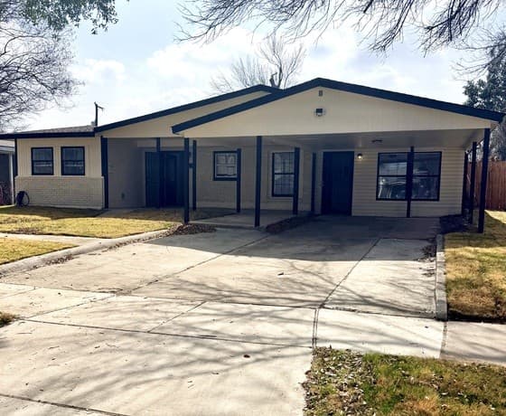 3-bedroom rental at 218 Hillwood in San Antonio, TX — photo 1