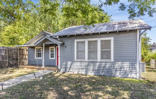 rental at 525-527 McKinley in San Antonio, TX — photo 2