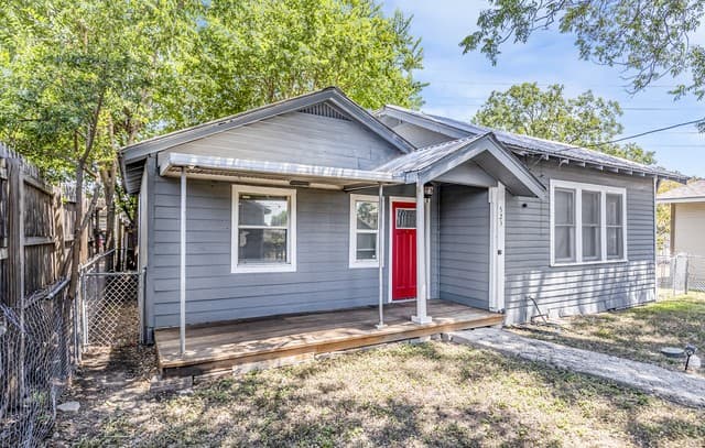 rental at 525-527 McKinley in San Antonio, TX — photo 3