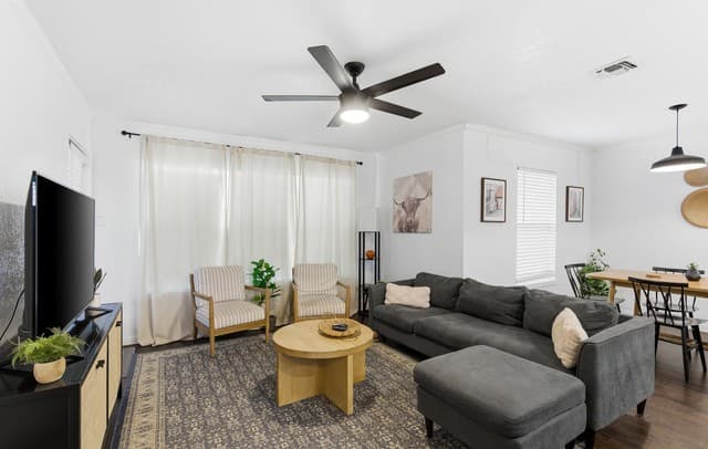 4-bedroom rental at 434 Pinewood Ln in San Antonio, TX — photo 4
