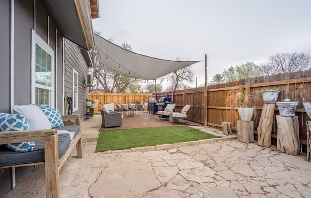 Home for sale at 1022 Linden in San Antonio, TX — photo 2