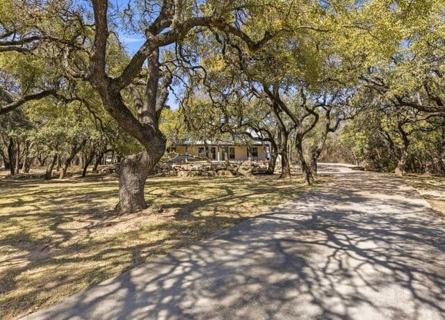 4-bedroom rental at 9035 Fair Oaks Parkway in Boerne, TX — photo 3