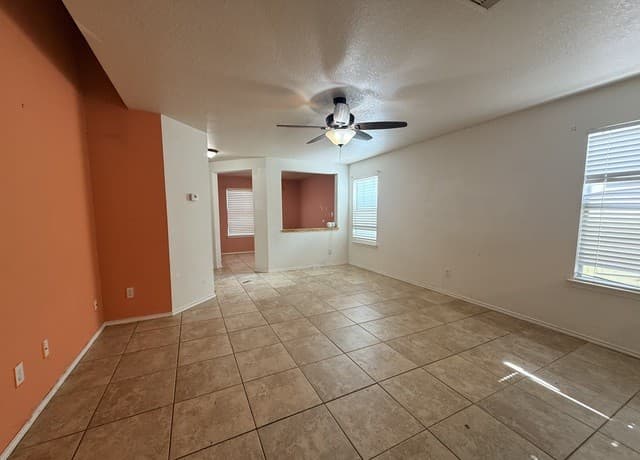 4-bedroom rental at 91 Booker Palm in San Antonio, TX — photo 4