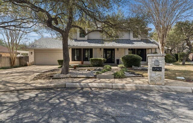 5-bedroom rental at 17343 Fountain Mist in San Antonio, TX — photo 2