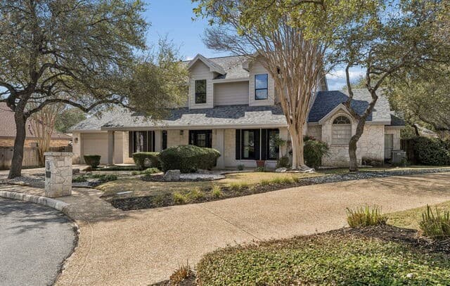 5-bedroom rental at 17343 Fountain Mist in San Antonio, TX — photo 3