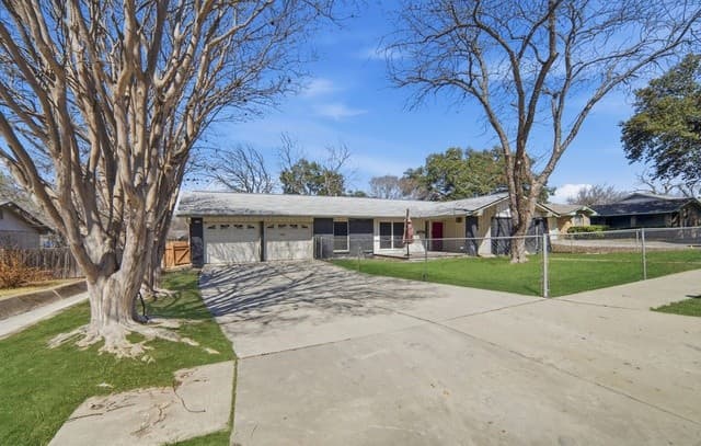 4-bedroom rental at 7115 Forest Brk in San Antonio, TX — photo 3