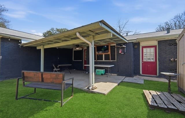 4-bedroom rental at 7115 Forest Brk in San Antonio, TX — photo 5