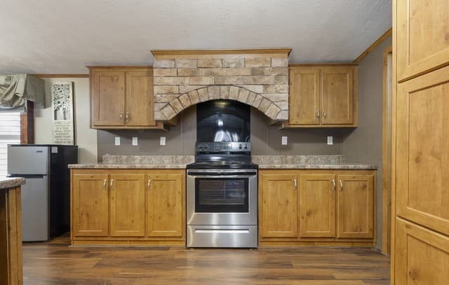3-bedroom rental at 494 County Road 4638 in Hondo, TX — photo 3