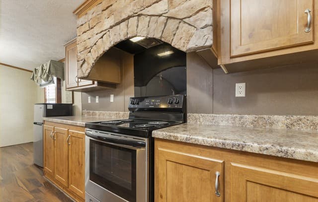 3-bedroom rental at 494 County Road 4638 in Hondo, TX — photo 4