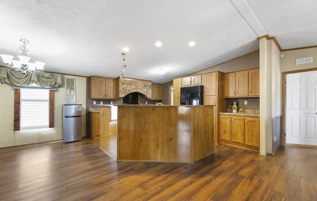 3-bedroom rental at 494 County Road 4638 in Hondo, TX — photo 5