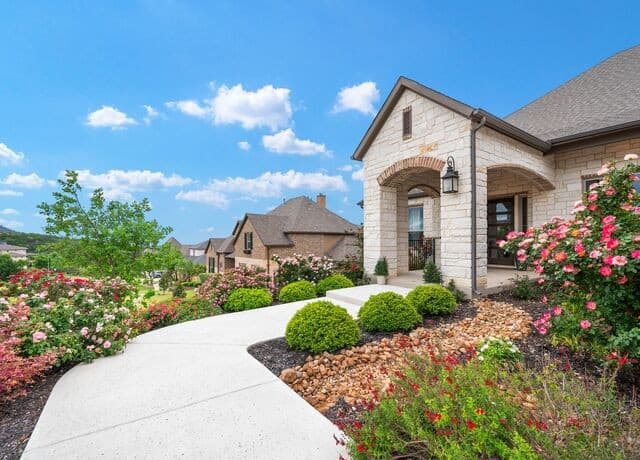 4-bedroom rental at 8134 Vanity Hill in San Antonio, TX — photo 3