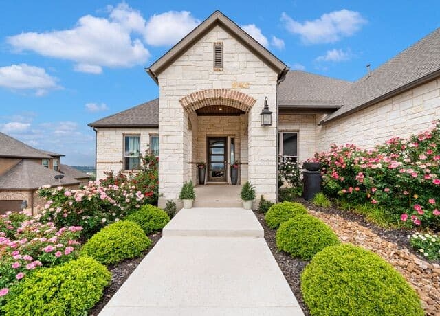 4-bedroom rental at 8134 Vanity Hill in San Antonio, TX — photo 5