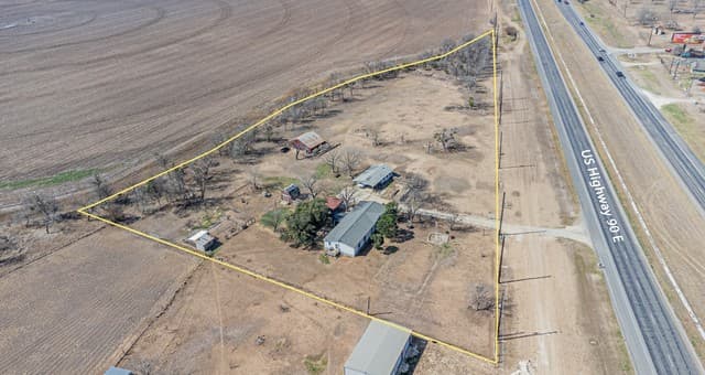rental at 3100 Hwy 90 E in Castroville, TX — photo 2