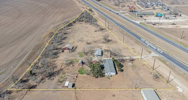 rental at 3100 Hwy 90 E in Castroville, TX — photo 4