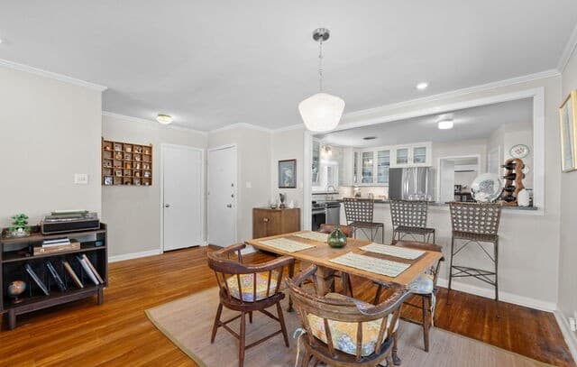 2-bedroom rental at 221 Seford Dr in Terrell Hills, TX — photo 4