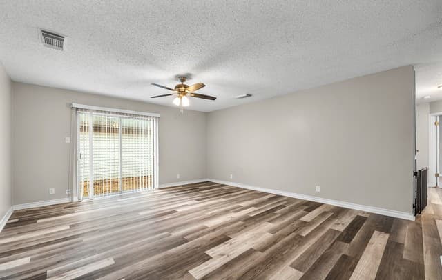3-bedroom rental at 2619 Kingswell Ave in San Antonio, TX — photo 3
