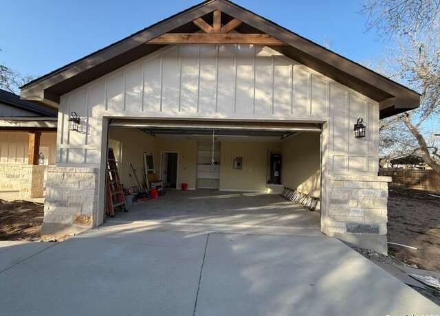 Home for sale at 48 Grey Fox in Poteet, TX — photo 4