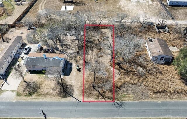 rental at 18829 Lagloria Rd in Elmendorf, TX — photo 2