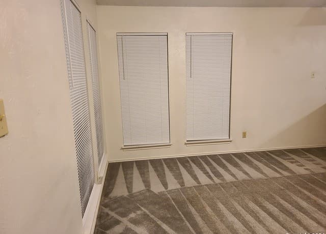2-bedroom rental at 620 Fern Meadow in Universal City, TX — photo 5