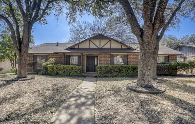 4-bedroom rental at 13735 Forest Point in San Antonio, TX — photo 1