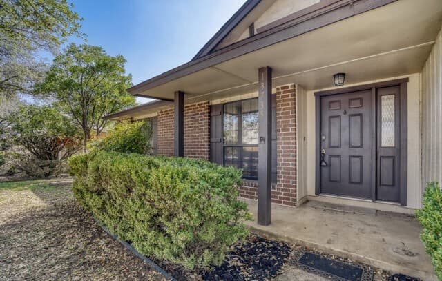 4-bedroom rental at 13735 Forest Point in San Antonio, TX — photo 2